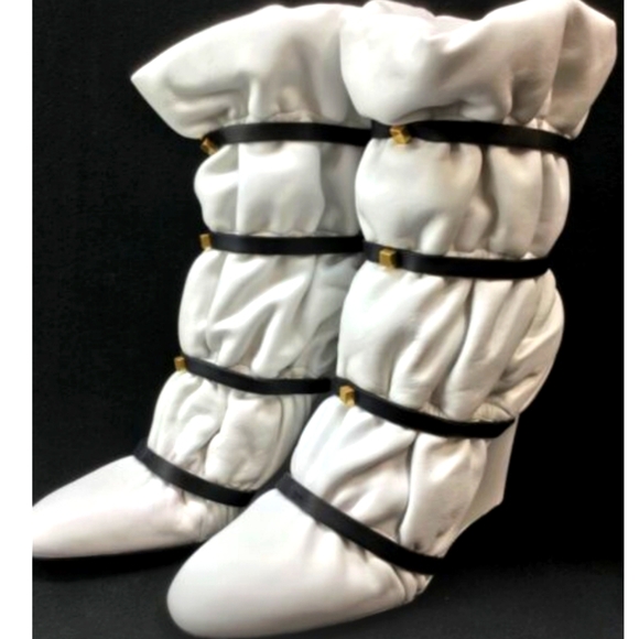 STUART WEITZMAN - Duvet Snow Bama Booties - Picture 7 of 16